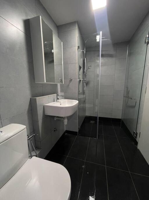 Ferienwohnung Jesselton Quay,2BR,5-6pax,Sea/mountain view Kota Kinabalu Exterior foto